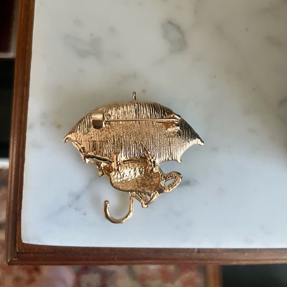 Beautiful Cat Brooch with Blue Umbrella - Picture 2 of 2
